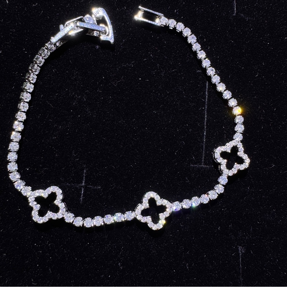Elegant Silver and White Clover Bracelet
